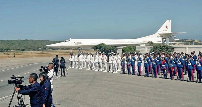 Máy bay ném bom chiến lược của Mỹ hít khói Tu-160 Nga trên mọi tiêu chí - Ảnh 1.