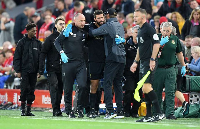 Klopp tái mặt, Liverpool mất thủ môn Alisson 6 tuần vì chấn thương - Ảnh 2.