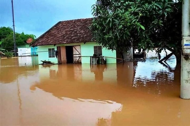 Xúc động tiễn biệt công an viên Phạm Minh Tú tử vong do cứu người lũ dữ  - Ảnh 4.