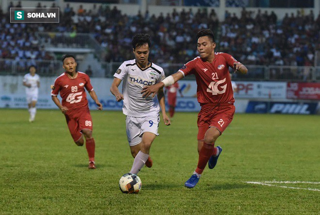 Trọng tài làm ảnh hưởng đến thành tích và tâm lý của cầu thủ HAGL rất nhiều - Ảnh 1.