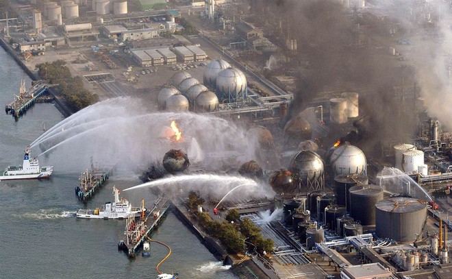 Nhà máy hạt nhân bị sóng thần phá hủy ở Fukushima đã hết chỗ để chứa nước nhiễm phóng xạ - Ảnh 1.