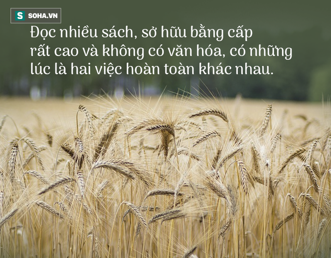 Cho người hát rong 5 đồng lẻ, con trai phải xấu hổ vì việc làm của mẹ mình ngay sau đó - Ảnh 1.