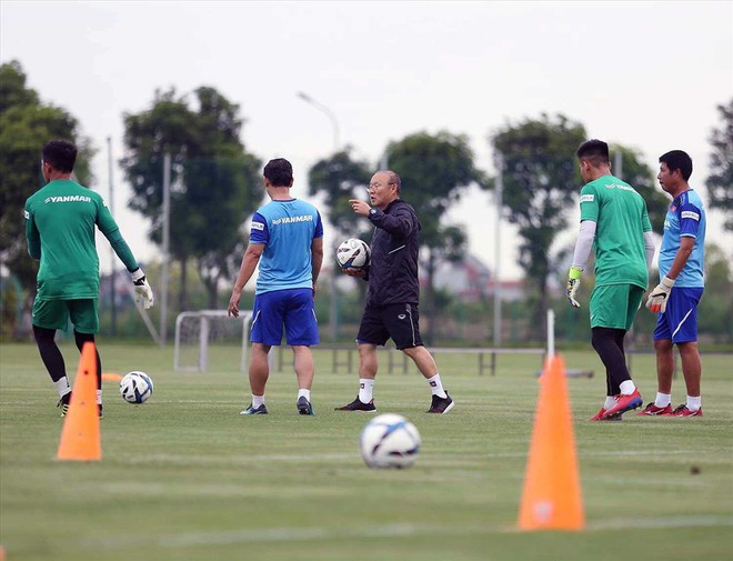 U22 hội quân, HLV Park Hang-seo gọi nhiều tân binh đấu “hàng khủng” Kitchee - Ảnh 1.