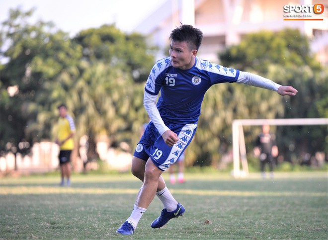 Vượt qua nỗi buồn, Quang Hải trở lại hội quân cùng Hà Nội FC - Ảnh 3.