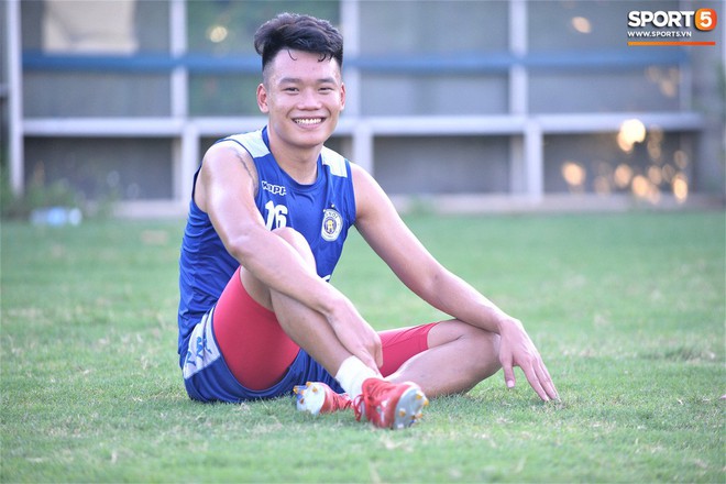 Vượt qua nỗi buồn, Quang Hải trở lại hội quân cùng Hà Nội FC - Ảnh 14.