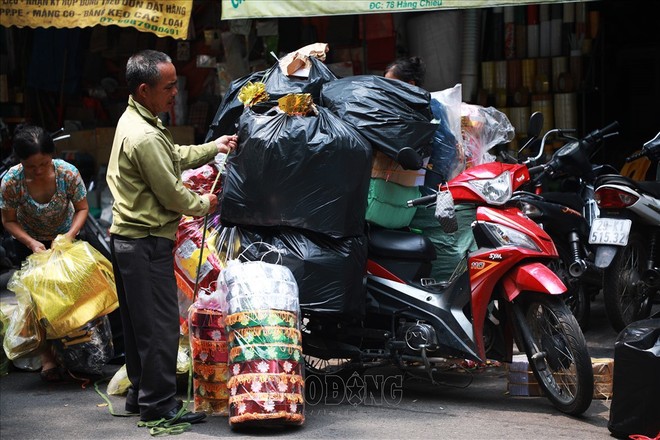 Thủ phủ vàng mã Hà Nội đìu hiu trước ngày cúng rằm tháng 7 - Ảnh 3.