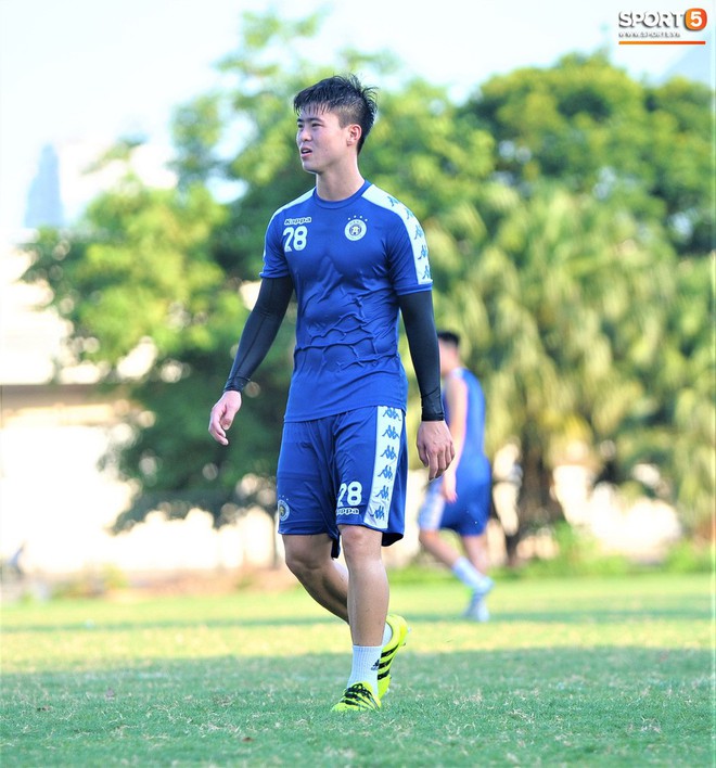 Vượt qua nỗi buồn, Quang Hải trở lại hội quân cùng Hà Nội FC - Ảnh 8.