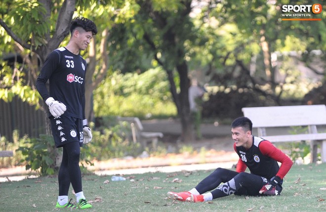 Vượt qua nỗi buồn, Quang Hải trở lại hội quân cùng Hà Nội FC - Ảnh 13.