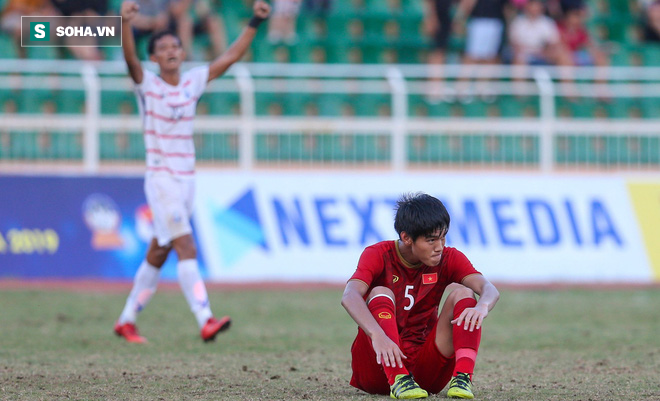 HLV Hoàng Anh Tuấn phản ứng bất ngờ trước câu hỏi khó sau khi U18 Việt Nam thua Campuchia - Ảnh 1.