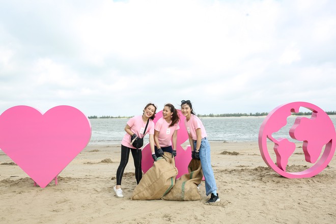 Helly Tống cùng các beauty blogger Việt hào hứng nhặt rác dọc bãi biển Việt Nam - Ảnh 9.