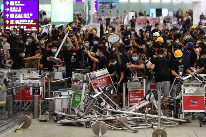 Chuyên gia Mỹ: Biểu tình ở Hong Kong chắc chắn chấm dứt trong tháng tới vì ngày đặc biệt này của TQ - Ảnh 2.