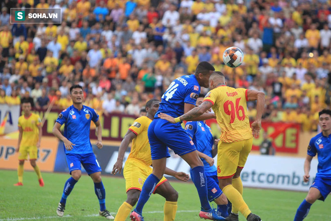 Thần tài mở hàng chung kết AFF Cup 2018 đóng chốt, Quảng Nam thắng cực kỳ khó tin - Ảnh 1.