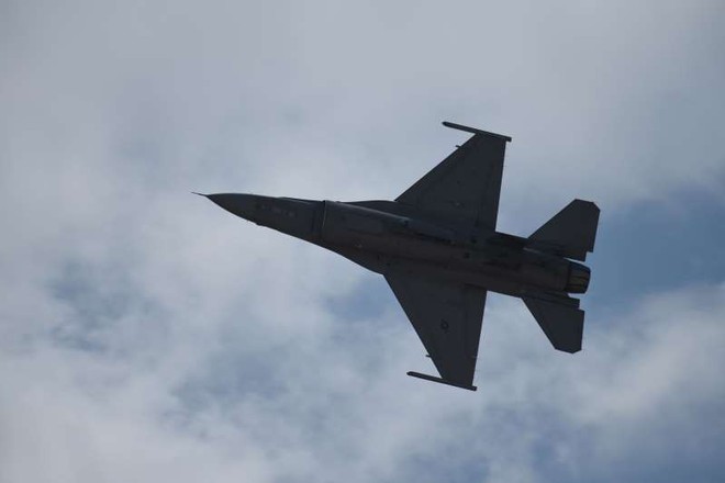 Mỹ dấn tới thương vụ F-16 với Đài Loan: Trung Quốc không để yên - Ảnh 2.
