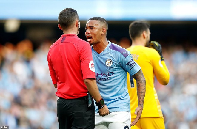 Man City sảy chân vì VAR: Pep ơi, đừng tuyệt vọng! - Ảnh 1.