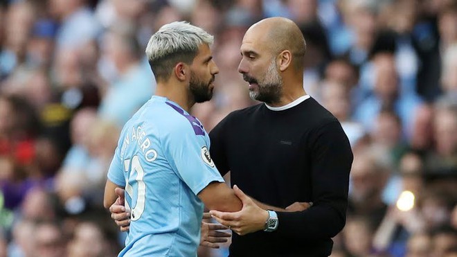 HLV Pep Guardiola giải thích màn tranh cãi với Aguero, nổi điên với VAR - Ảnh 1.