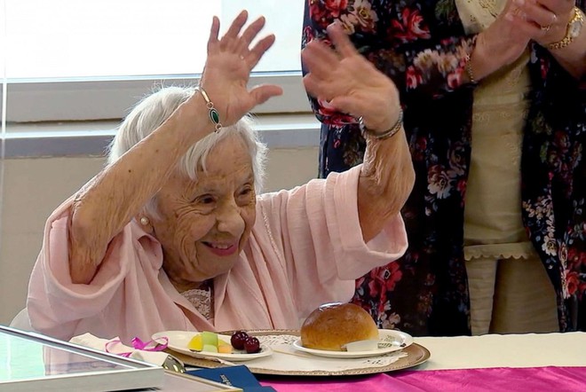 Bí quyết trường thọ của cụ bà 107 tuổi: Hãy sống như tôi, không ăn vặt và quan trọng nhất là... đừng lấy chồng! - Ảnh 4.