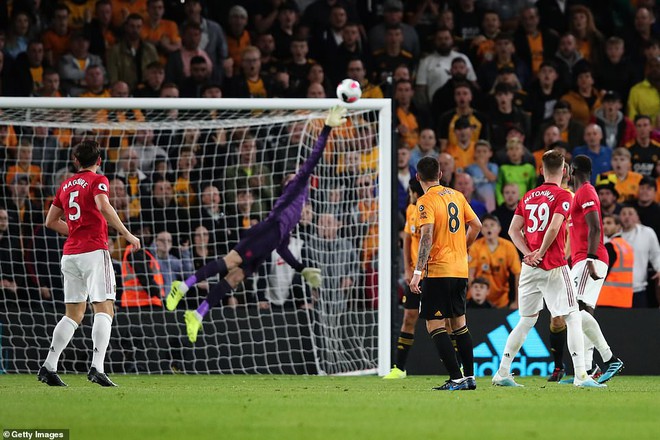 Pogba đá hỏng penalty, Man United đánh rơi chiến thắng trước Bầy sói - Ảnh 3.