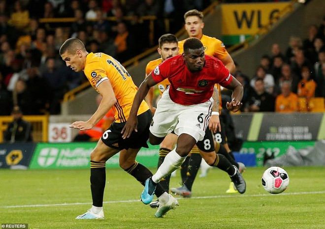 Pogba đá hỏng penalty, Man United đánh rơi chiến thắng trước Bầy sói - Ảnh 1.