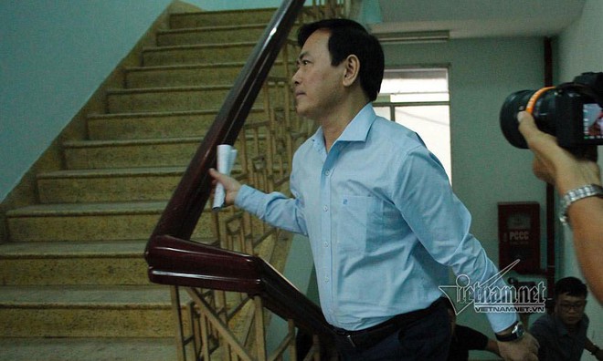 Cựu Viện phó Nguyễn Hữu Linh hầu tòa lần 2 vì dâm ô bé gái - Ảnh 1.