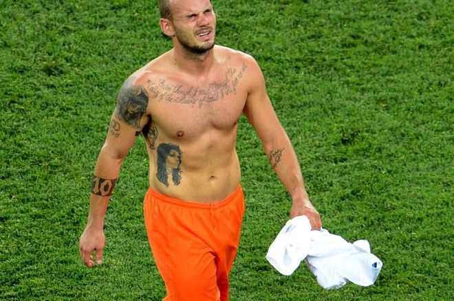 Ro béo đã có đối thủ: Wesley Sneijder lộ bụng bia khó tin chỉ sau 2 tuần giải nghệ - Ảnh 3.