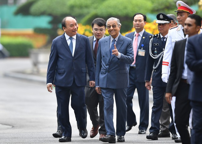 Toàn cảnh lễ đón Thủ tướng Malaysia 94 tuổi thăm chính thức Việt Nam - Ảnh 4.