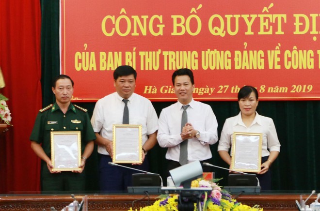 Công bố quyết định của Ban Bí thư Trung ương Đảng về công tác cán bộ - Ảnh 1.