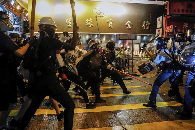Biểu tình Hong Kong là khủng hoảng lớn nhất từ trước đến nay - Ảnh 1.