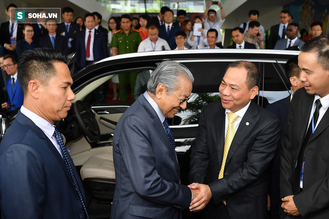 Tự lái VinFast, Thủ tướng 94 tuổi của Malaysia: “Xe khoẻ, thiết kế đẹp, tiếc là tôi chỉ lái được 100km/h thôi” - Ảnh 7.