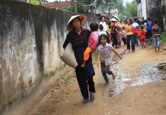 Bão số 4 hướng thẳng Bắc Trung Bộ: 3 tàu thuyền Thanh Hóa mất liên lạc - Ảnh 2.