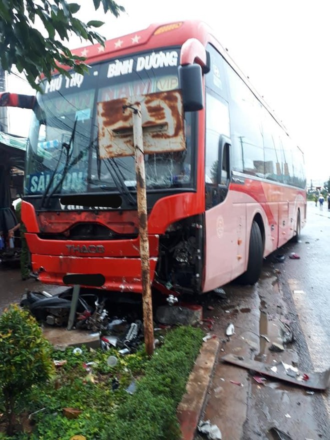 Video: Hiện trường xe khách lao vào chợ, tông hàng loạt người đang mua bán, ít nhất 3 người chết - Ảnh 3.