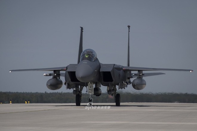 Mỹ gây áp lực cực lớn lên Nga khi triển khai F-15E cách biên giới chỉ 230 km - Ảnh 11.