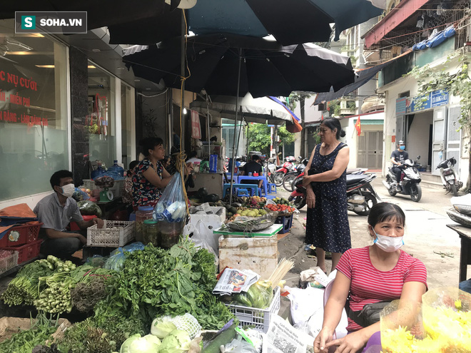 Lấy mẫu không khí quanh khu vực Công ty bóng đèn phích nước Rạng Đông - Ảnh 1.