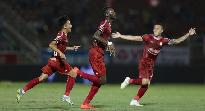 Thua sốc đội cuối bảng vào phút bù giờ, TP.HCM đánh mất ngôi đầu vào tay Hà Nội FC - Ảnh 2.