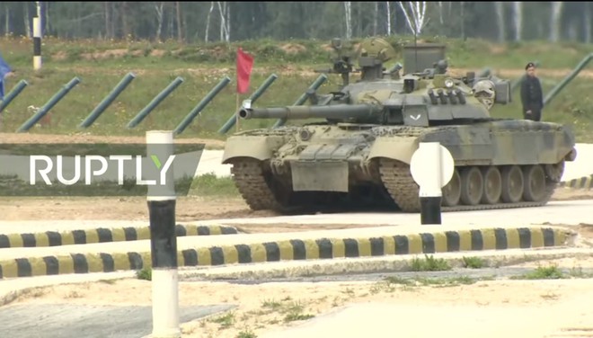 Tank Biathlon 2019: Màn trình diễn tuyệt kỹ điều khiển vũ khí đỉnh cao của xe tăng Nga - Ảnh 6.