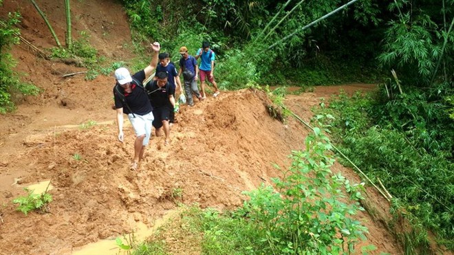 Ám ảnh Sa Ná sau lũ dữ: Nhà cửa tan hoang, tiếng khóc khắp bản - Ảnh 1.