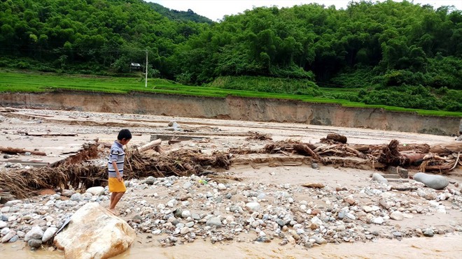 Ám ảnh Sa Ná sau lũ dữ: Nhà cửa tan hoang, tiếng khóc khắp bản - Ảnh 16.