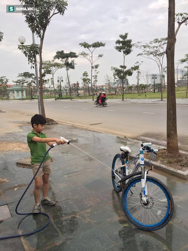 Bé trai bị bỏ quên trên xe bus trường và 9 giờ lang thang tìm đường về nhà - Ảnh 7.