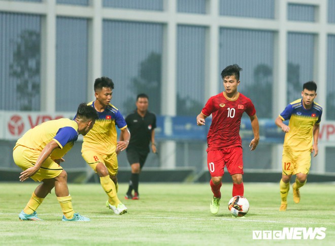 U18 Việt Nam vs U18 Malaysia: Chờ tin vui của đàn em Quang Hải - Ảnh 1.