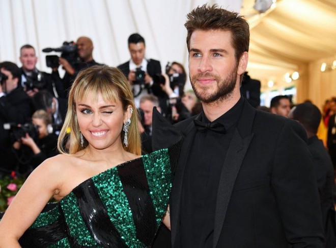 Gia đình muốn đưa Miley Cyrus đi điều trị tâm lý nhằm cứu vãn cuộc hôn nhân giữa nữ ca sĩ và Liam Hemsworth? - Ảnh 1.