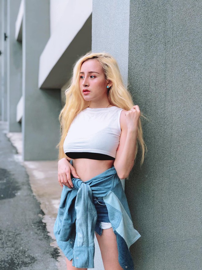 Sau khi phẫu thuật mũi lần 4, B&agrave; Tưng khoe v&ograve;ng eo gợi cảm - Ảnh 5.