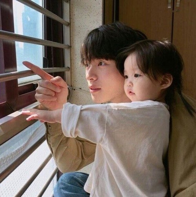 Chồng lấy t&ecirc;n người y&ecirc;u cũ đặt cho con g&aacute;i, vợ trẻ được d&acirc;n mạng hiến trăm phương ngh&igrave;n kế để xử đẹp - Ảnh 2.