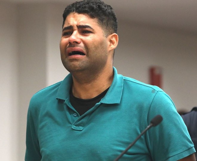 Ông bố bỏ quên con sinh đôi trong xe 8 tiếng, đứng trước tòa gào thét tôi đã giết con mình nhưng không chịu nhận tội, thái độ của người mẹ càng gây ngạc nhiên - Ảnh 4.