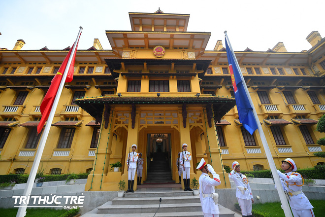 Long trọng tổ chức Lễ Thượng cờ kỷ niệm 52 năm ngày thành lập ASEAN tại Hà Nội - Ảnh 6.