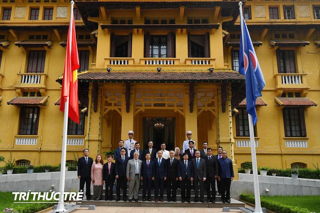 Long trọng tổ chức Lễ Thượng cờ kỷ niệm 52 năm ngày thành lập ASEAN tại Hà Nội - Ảnh 10.