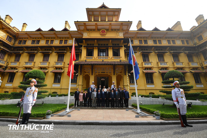 Long trọng tổ chức Lễ Thượng cờ kỷ niệm 52 năm ngày thành lập ASEAN tại Hà Nội - Ảnh 11.