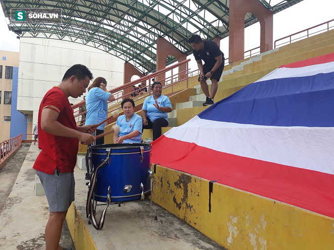 Có hành động đẹp với CĐV Thái Lan, fan Việt Nam nhận lại món quà lớn ở vòng loại World Cup - Ảnh 3.