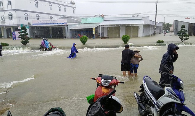 Phú Quốc ngập lịch sử, nghìn người vật lộn trong trận đại hồng thủy - Ảnh 3.