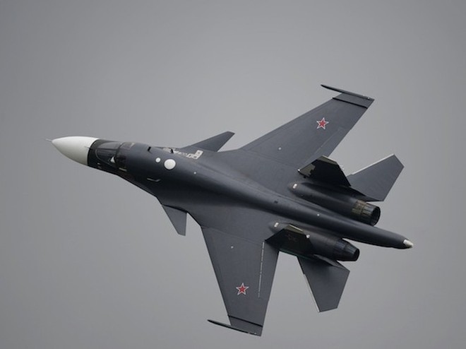 Cận cảnh thiệt hại của Thú mỏ vịt Su-34 sau vụ va chạm trên bầu trời Lipetsk - Ảnh 11.