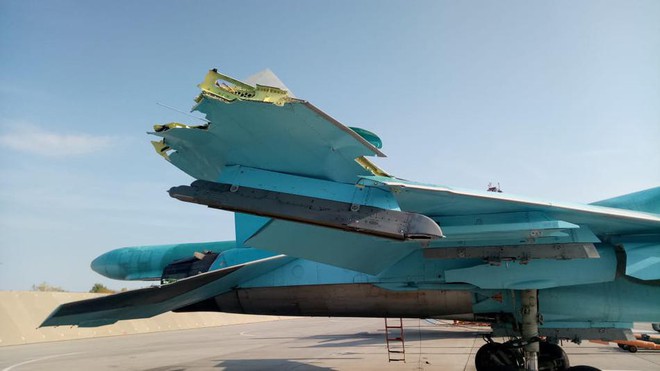 Cận cảnh thiệt hại của Thú mỏ vịt Su-34 sau vụ va chạm trên bầu trời Lipetsk - Ảnh 5.
