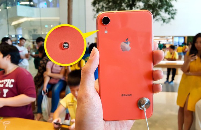 Lỗ nhỏ gần camera sau iPhone XR và các chi tiết quan trọng dù chẳng ai để ý - Ảnh 2.